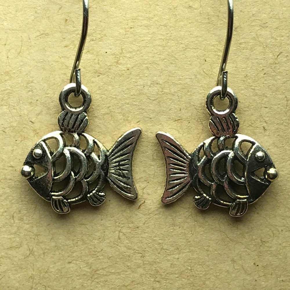 Fish Pierced Earrings-Silver Toned 0245